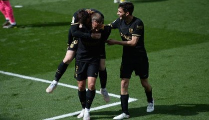 世界杯比赛直播app-巴萨潜水艇打了半场欧超，巴萨下半时保守险丢分