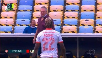 世界杯高清直播平台-捐款百万让他对老东家上场 右后卫吃红牌球队输球